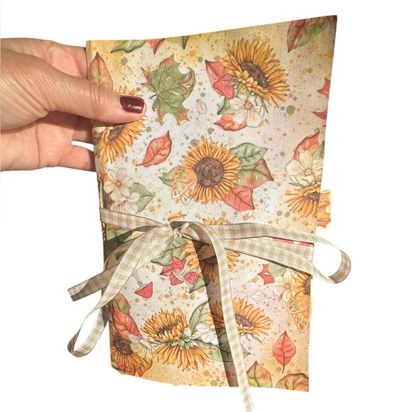 Handmade Vintage Junk Journal Style with Fall Theme Notebook - Picture 1 of 13